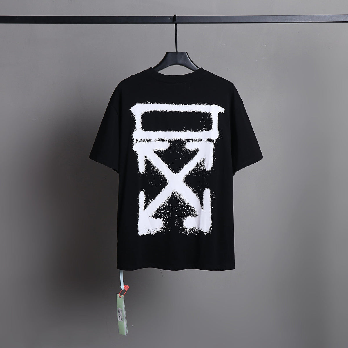 OFF-WHITE Spray Paint Arrow Graphic T-Shirt