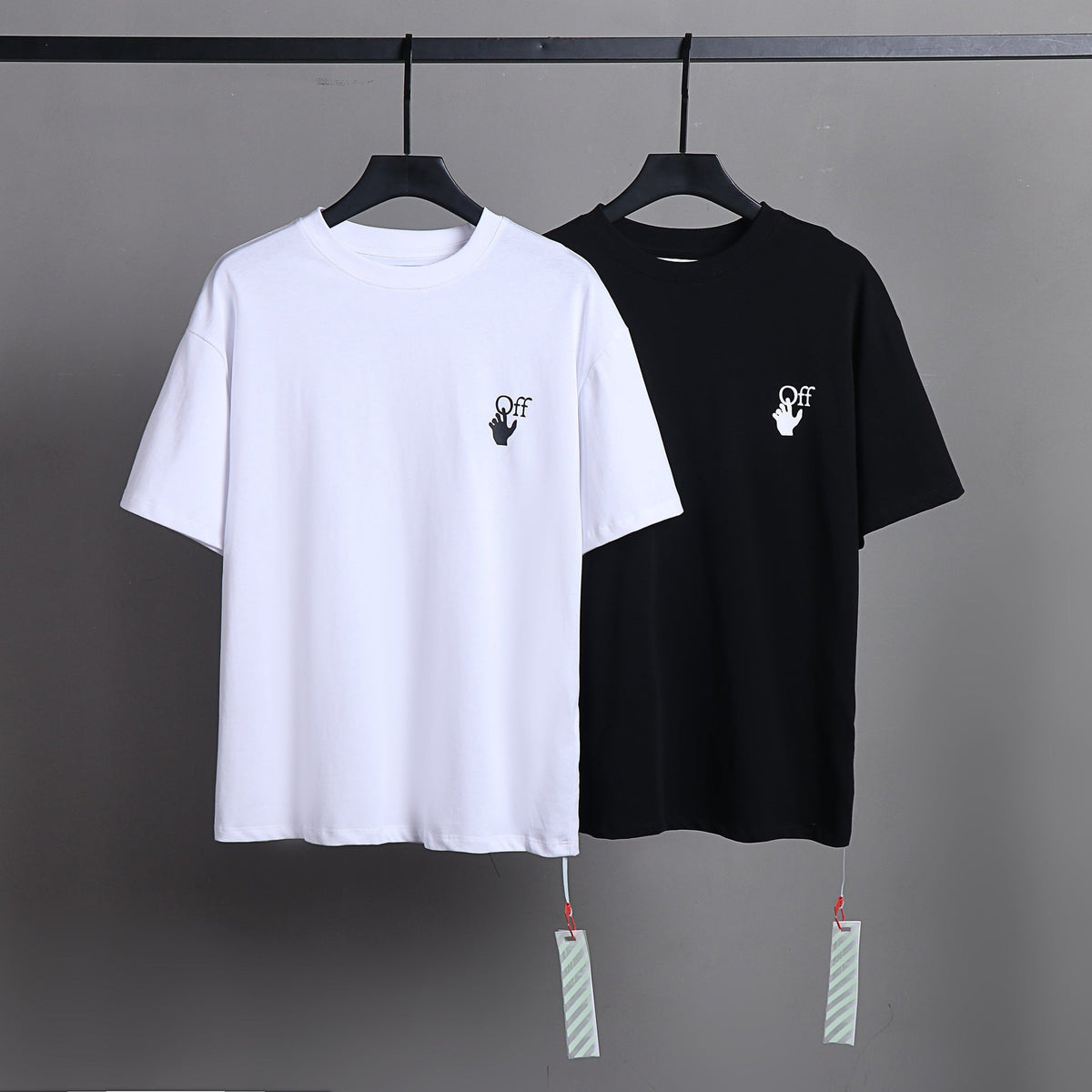 OFF-WHITE Spray Paint Arrow Graphic T-Shirt